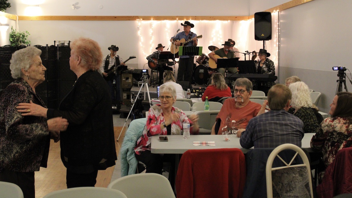 Getting older doesn’t mean slowing down—it means finding new ways to move, connect, and have fun! From walking groups to game nights and craft circles, Melgund’s senior-friendly recreation programs help you stay active, social, and part of the community.