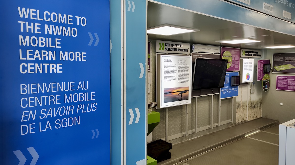 Interactive displays and physical models offer a different way of understanding the proposed repository than documents and presentations alone. The centre’s stop in Melgund gave residents a chance to look, ask questions and talk through what they were seeing.